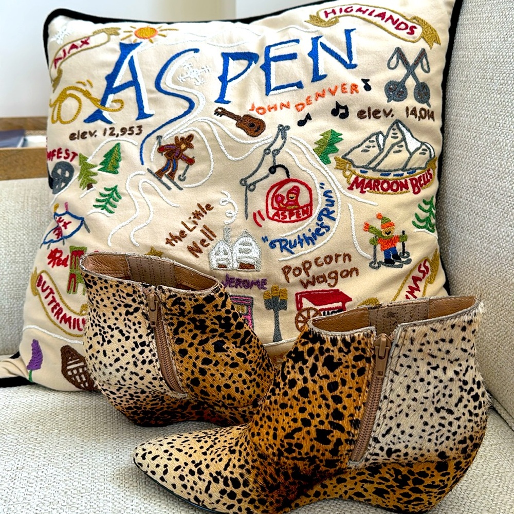 Chic Leopard Print Ankle Boots - Picture 8 of 14